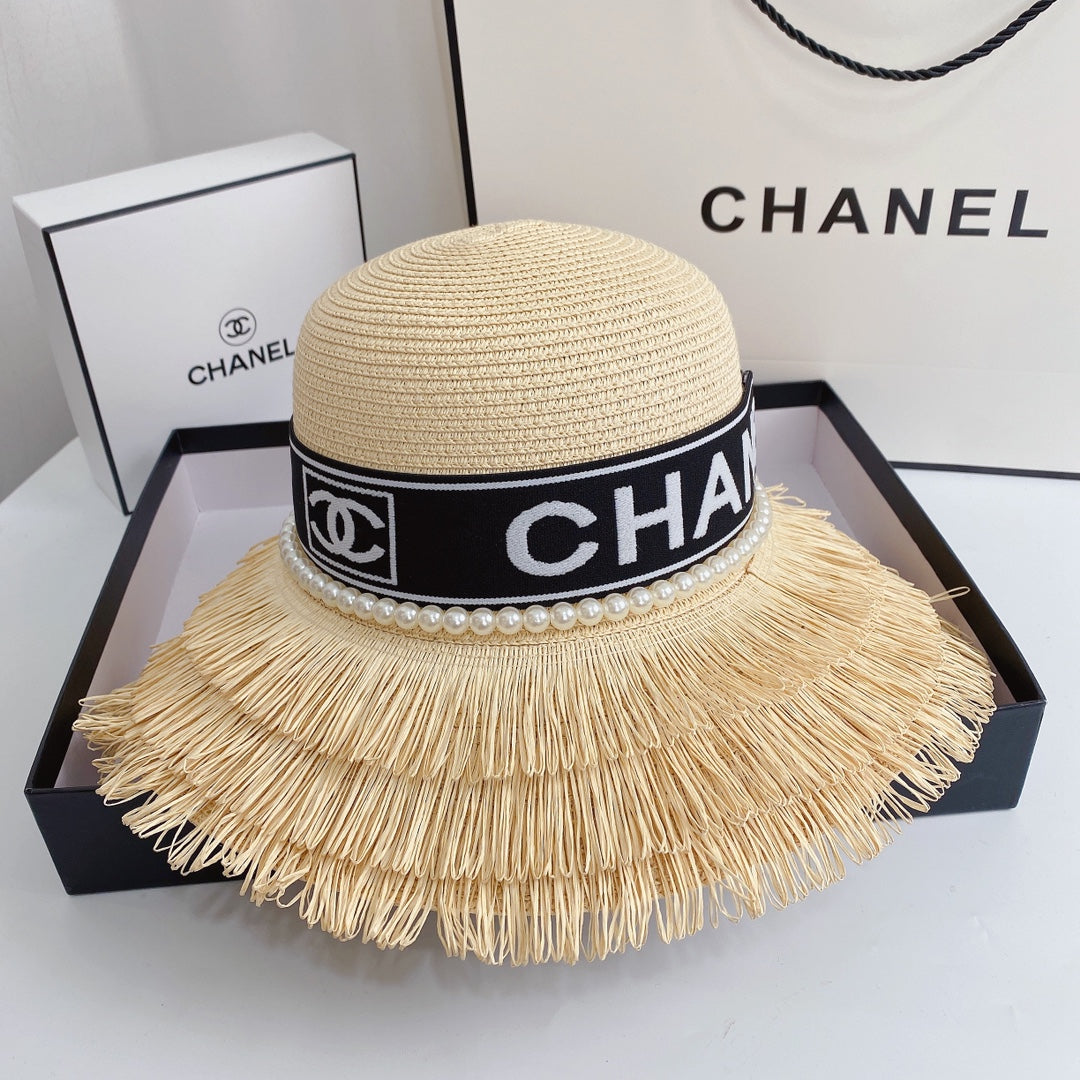 Sombrero de paja con flecos y perlas