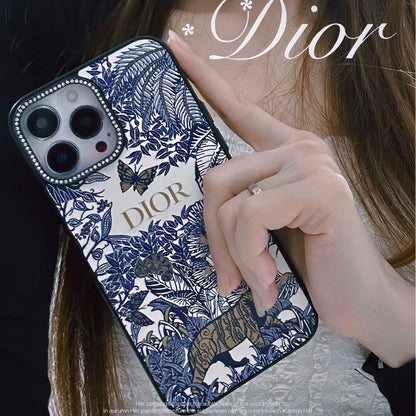 Estuche de cuero con incrustaciones de pedrería de lujo