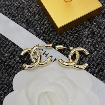Boucles d'oreilles élégantes en or et diamants