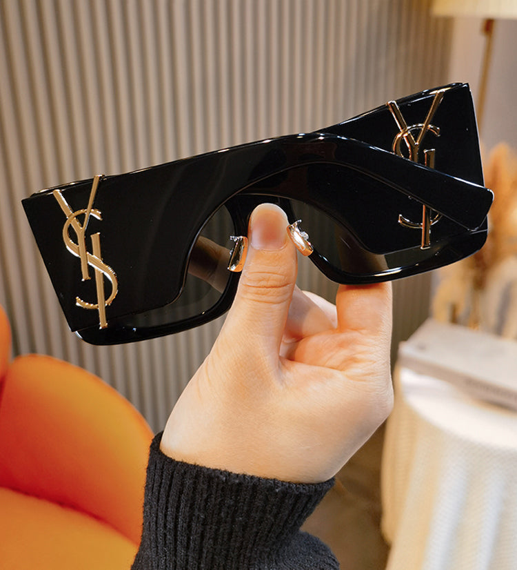 Gafas de sol polarizadas con letras a la moda 2024