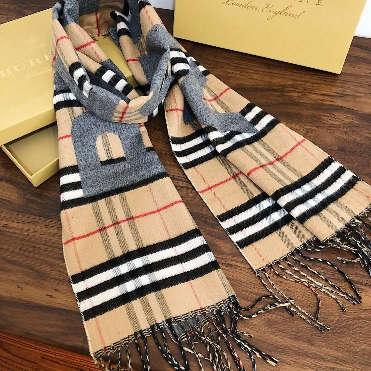 Bufanda de Cachemira Estampada con Letras Retro