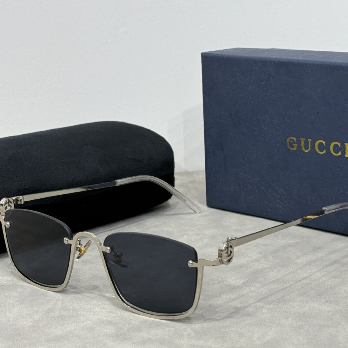 Gafas de sol retro a la moda con patillas de metal de primera calidad