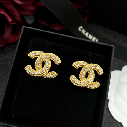Pendientes de oro con diamantes engastados