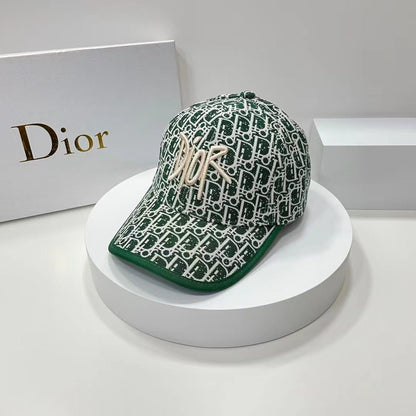 Gorra de béisbol bordada con la letra D
