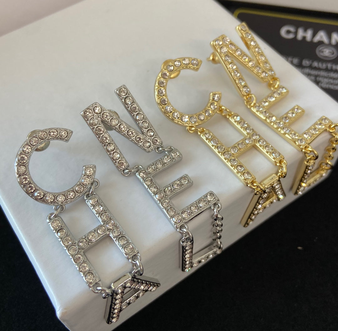 Pendientes de Letra con Diamantes de Temperamento