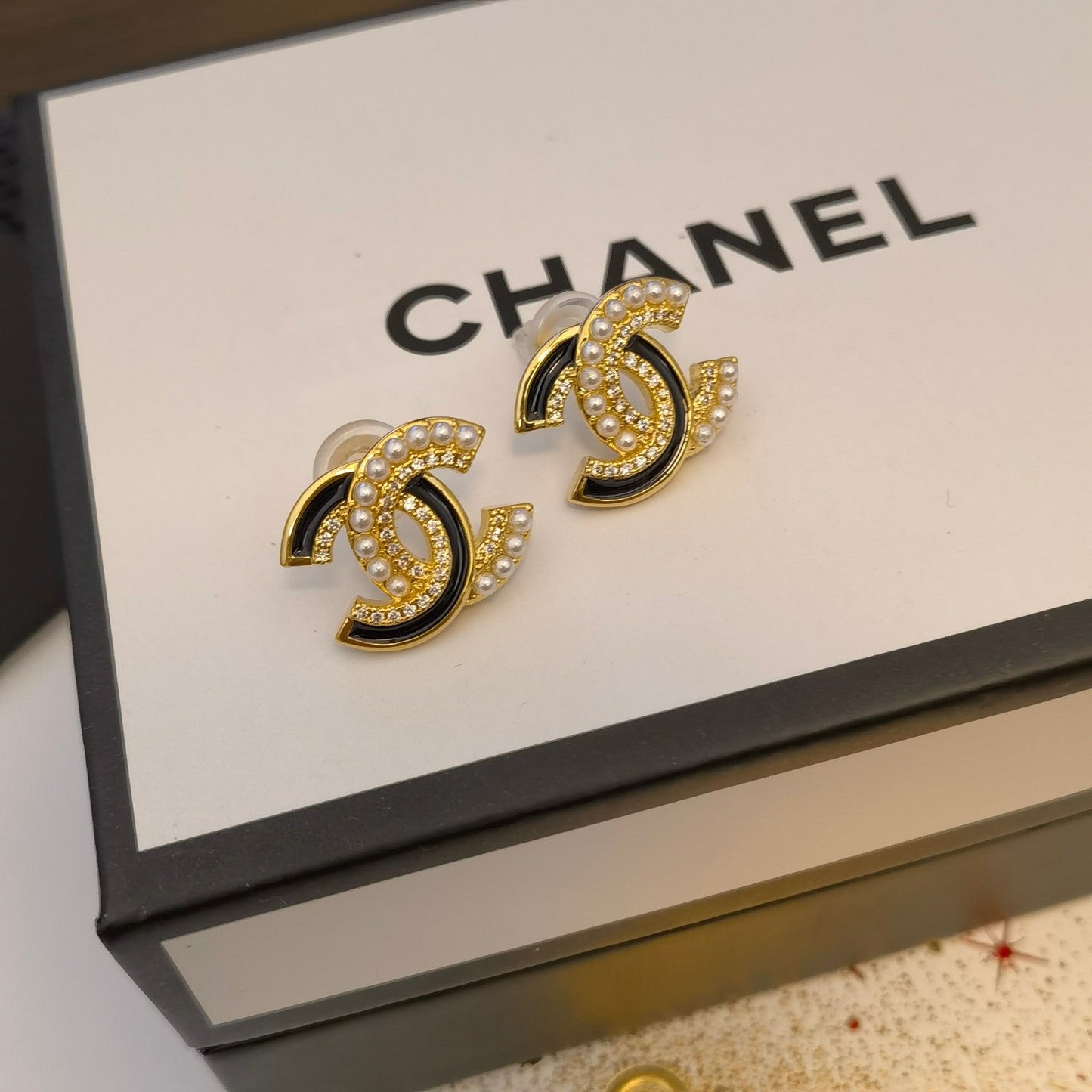 Pendientes de costura de perlas y diamantes de imitación de moda
