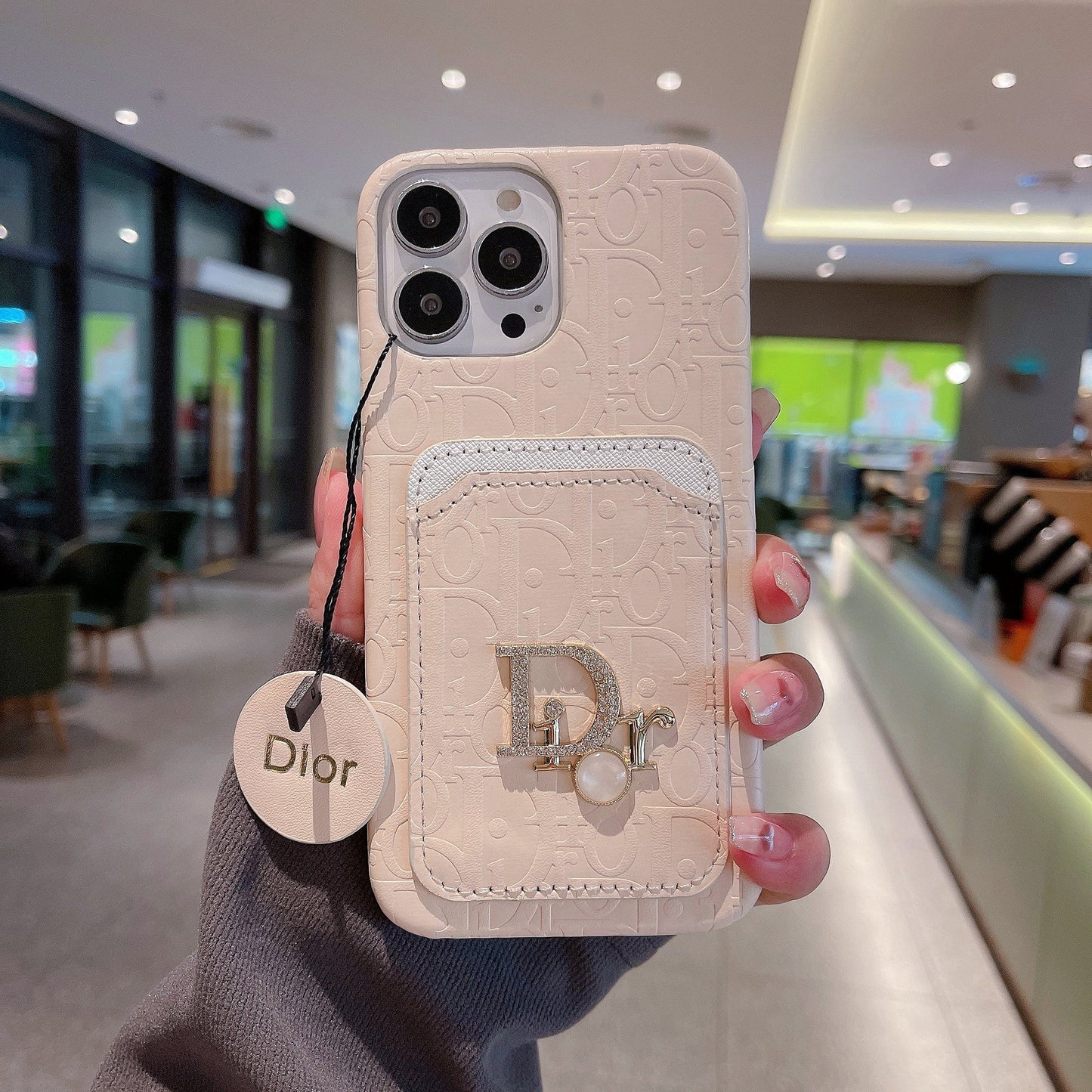 Estuche tarjetero de cuero
