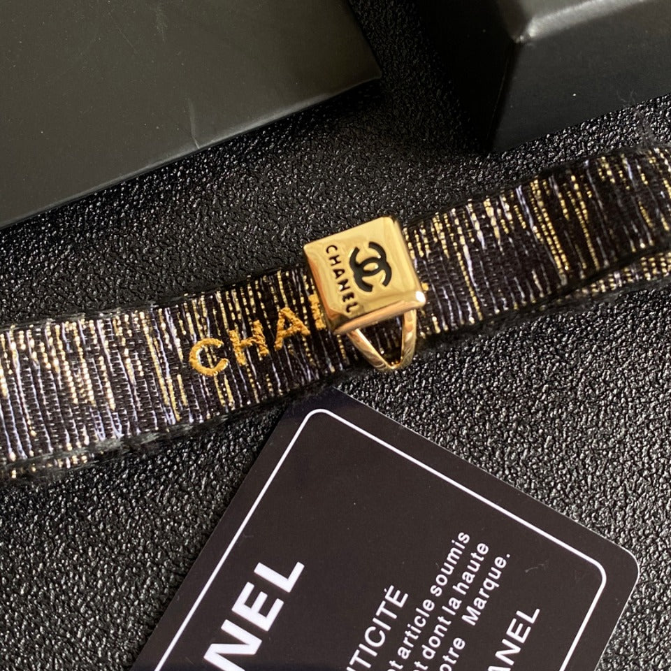 Anillo Abierto Cuadrado con Temperamento