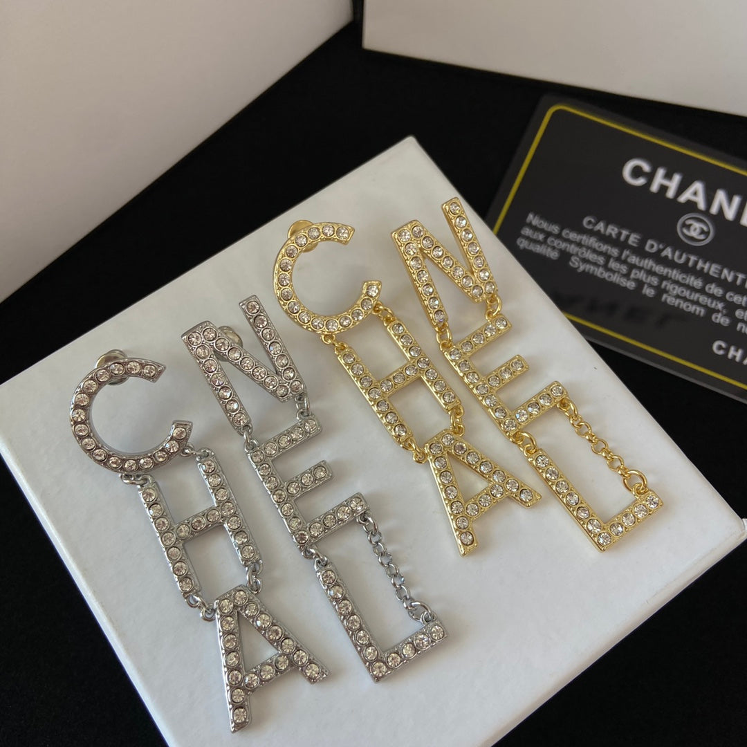 Pendientes de Letra con Diamantes de Temperamento