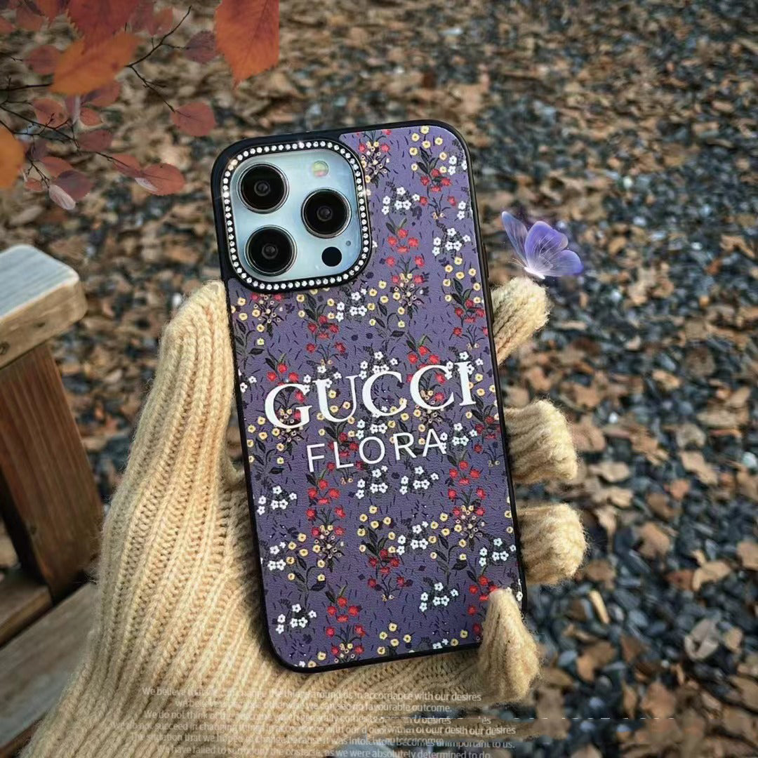 Estuche de cuero con incrustaciones de pedrería de lujo