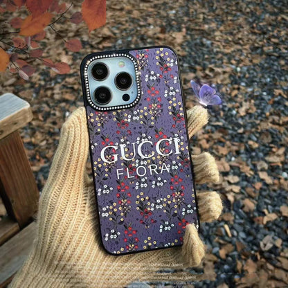 Estuche de cuero con incrustaciones de pedrería de lujo