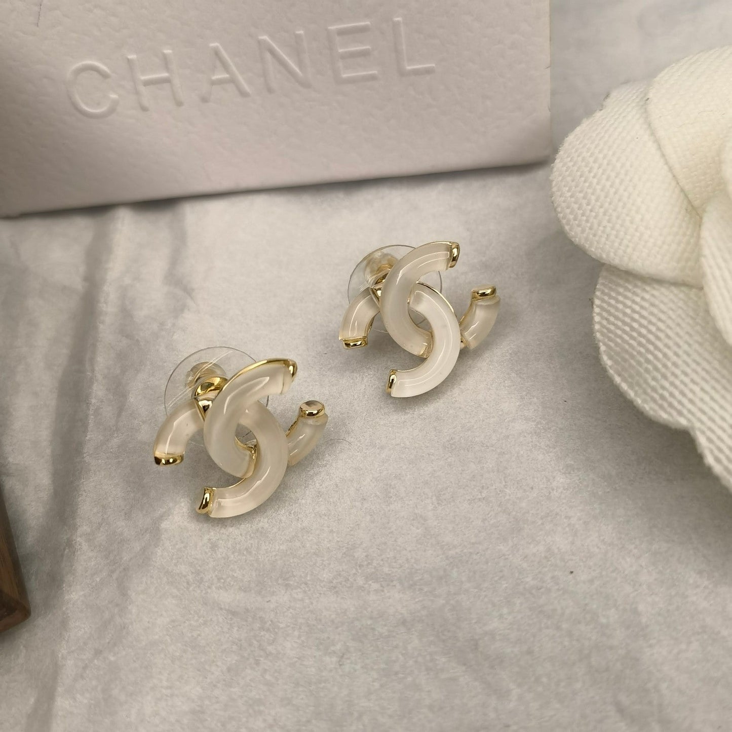 Pendientes de resina con letras vintage