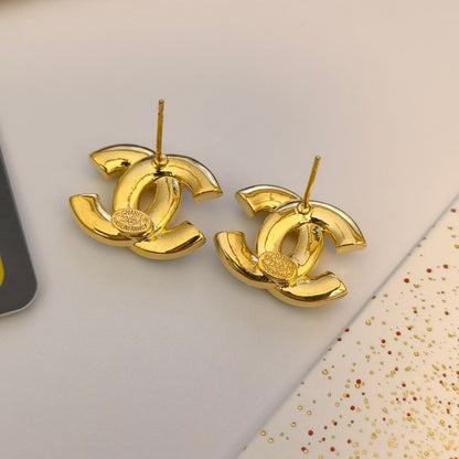 Pendientes de costura de perlas y diamantes de imitación de moda