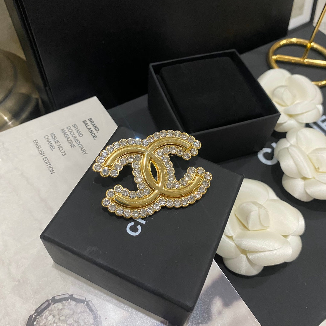 Broche de oro con diamantes de talla brillante de primera calidad
