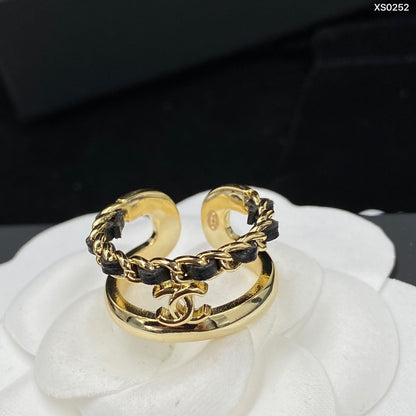 Anillo abierto de cuero con tira de temperamento