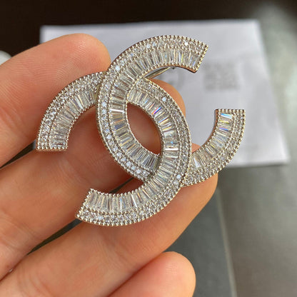 Broche en strass de cristal