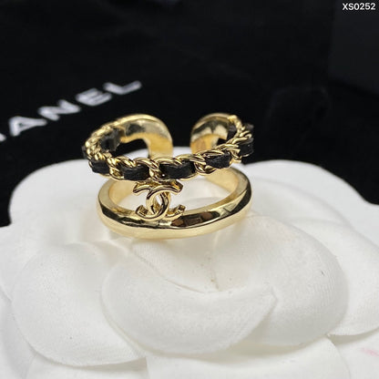 Anillo abierto de cuero con tira de temperamento