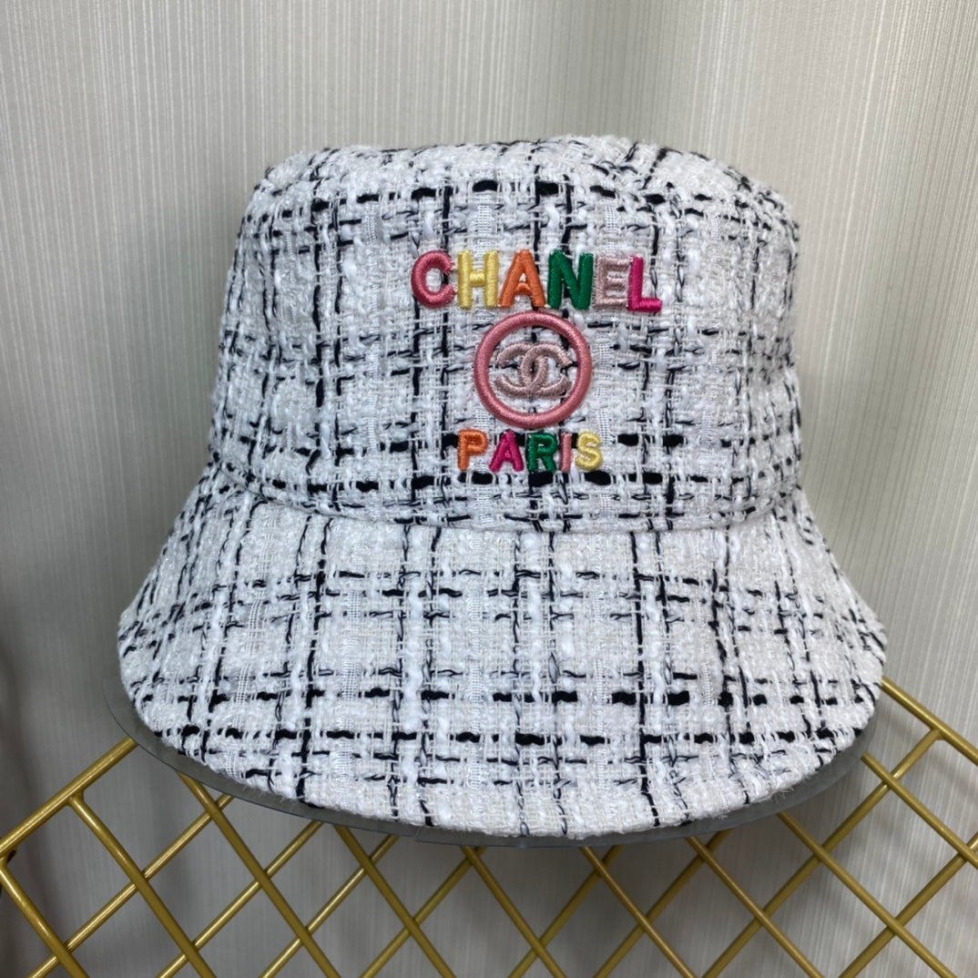 Sombrero de cubo bordado colorido de moda