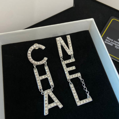 Pendientes de Letra con Diamantes de Temperamento