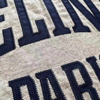 Camiseta de manga corta con aplique y bordado de color contrastado