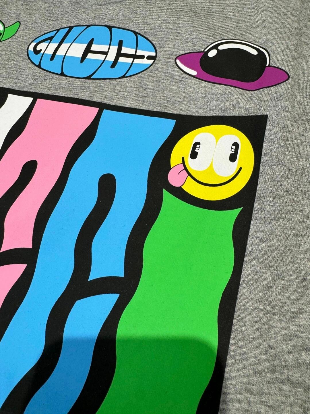 Colección cápsula de camisetas reversibles de manga corta
