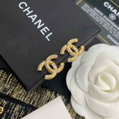 Boucles d'oreilles clous lettre en zircon de qualité supérieure