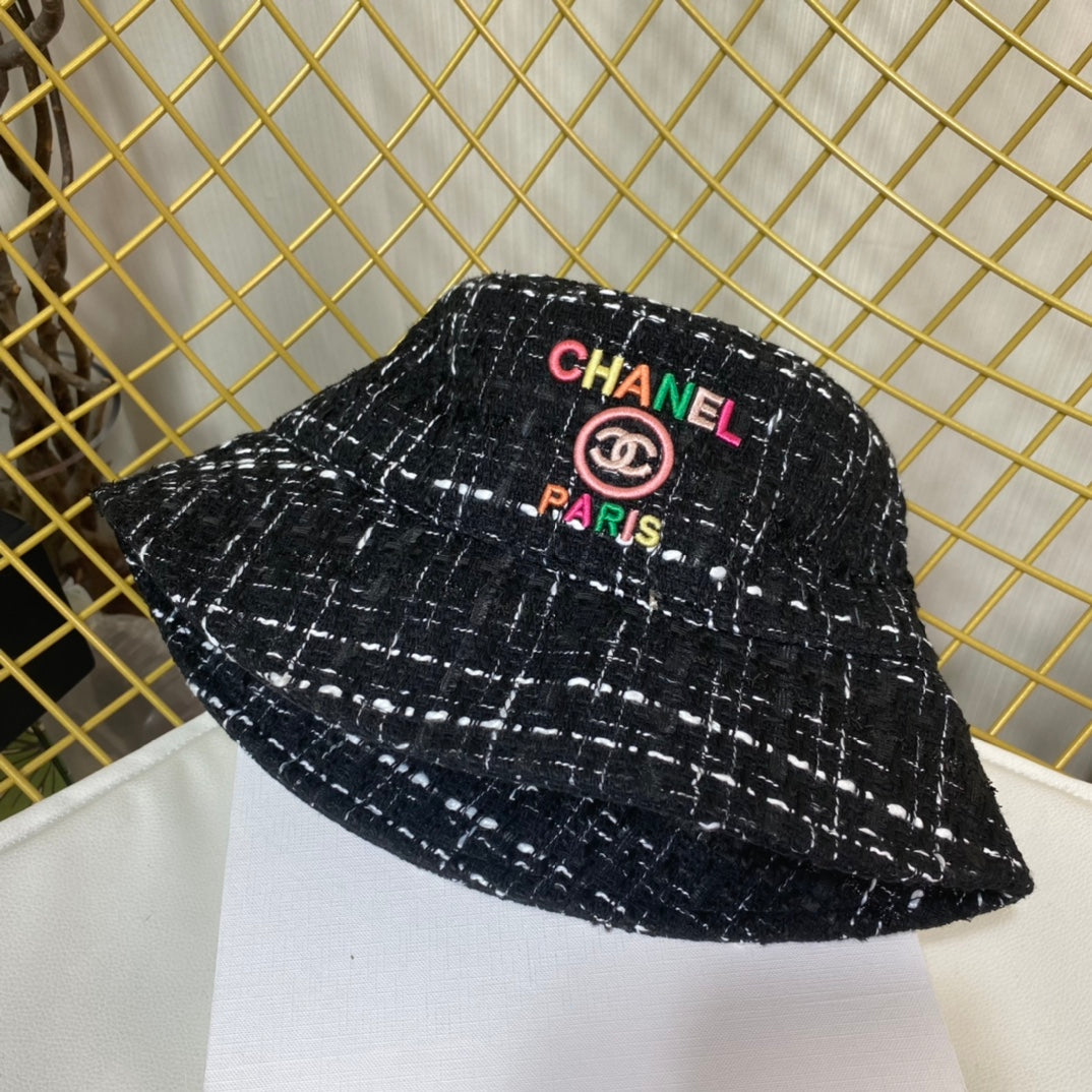 Sombrero de cubo bordado colorido de moda