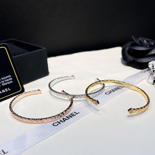 Bracelet ouvert matelassé motif losanges