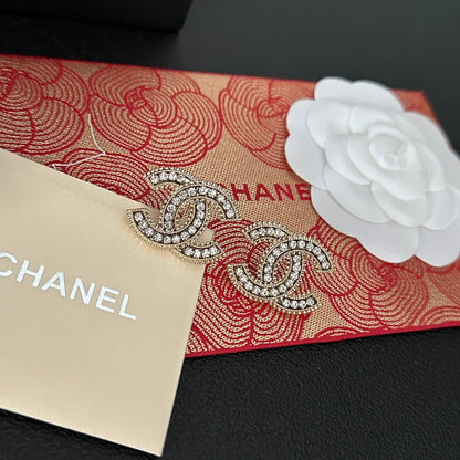 Aretes con logo vintage y diamantes completos