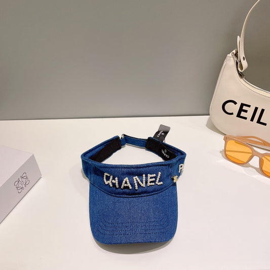 Gorra vacía vaquera con perlas del abecedario