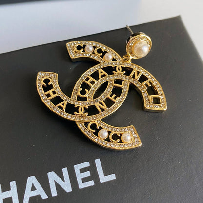 Aretes de alfabeto calado elegantes