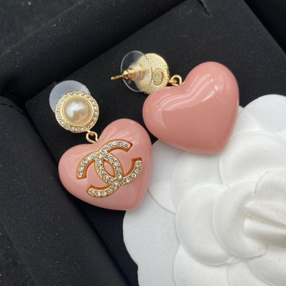 Elegantes pendientes de corazón rosa
