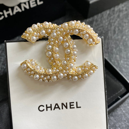 Broche Élégante Logo Perle