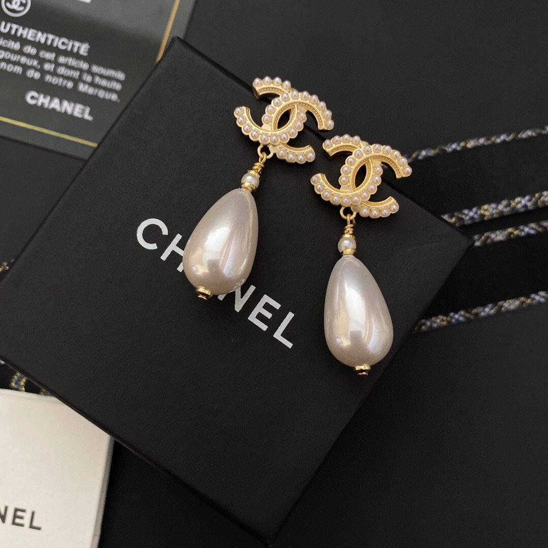 Pendientes de perlas clásicos