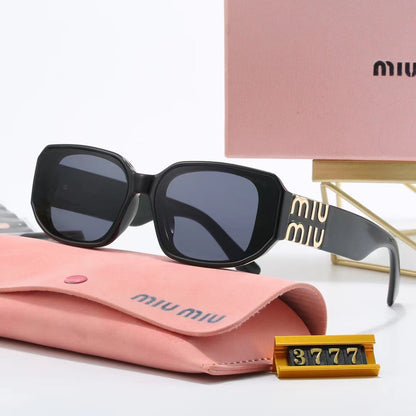 Nouvelles lunettes de soleil à monture carrée