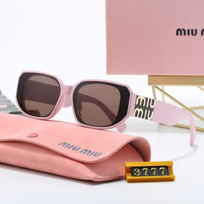 Nouvelles lunettes de soleil à monture carrée
