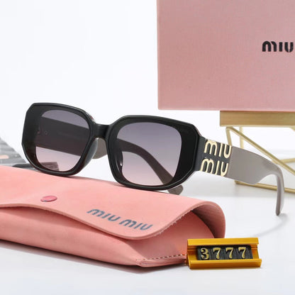 Nouvelles lunettes de soleil à monture carrée