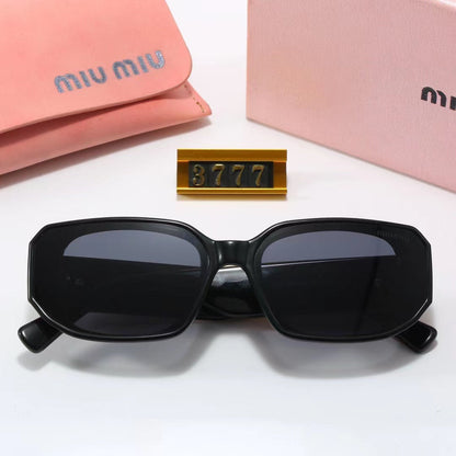 Nouvelles lunettes de soleil à monture carrée