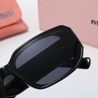 Nouvelles lunettes de soleil à monture carrée