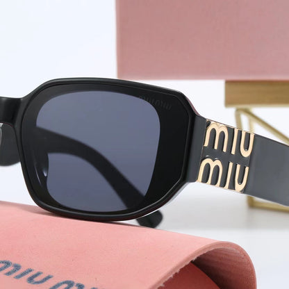 Nouvelles lunettes de soleil à monture carrée