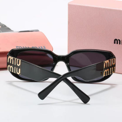 Nouvelles lunettes de soleil à monture carrée