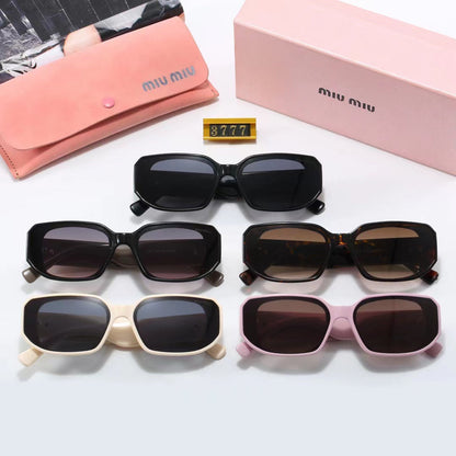 Nouvelles lunettes de soleil à monture carrée
