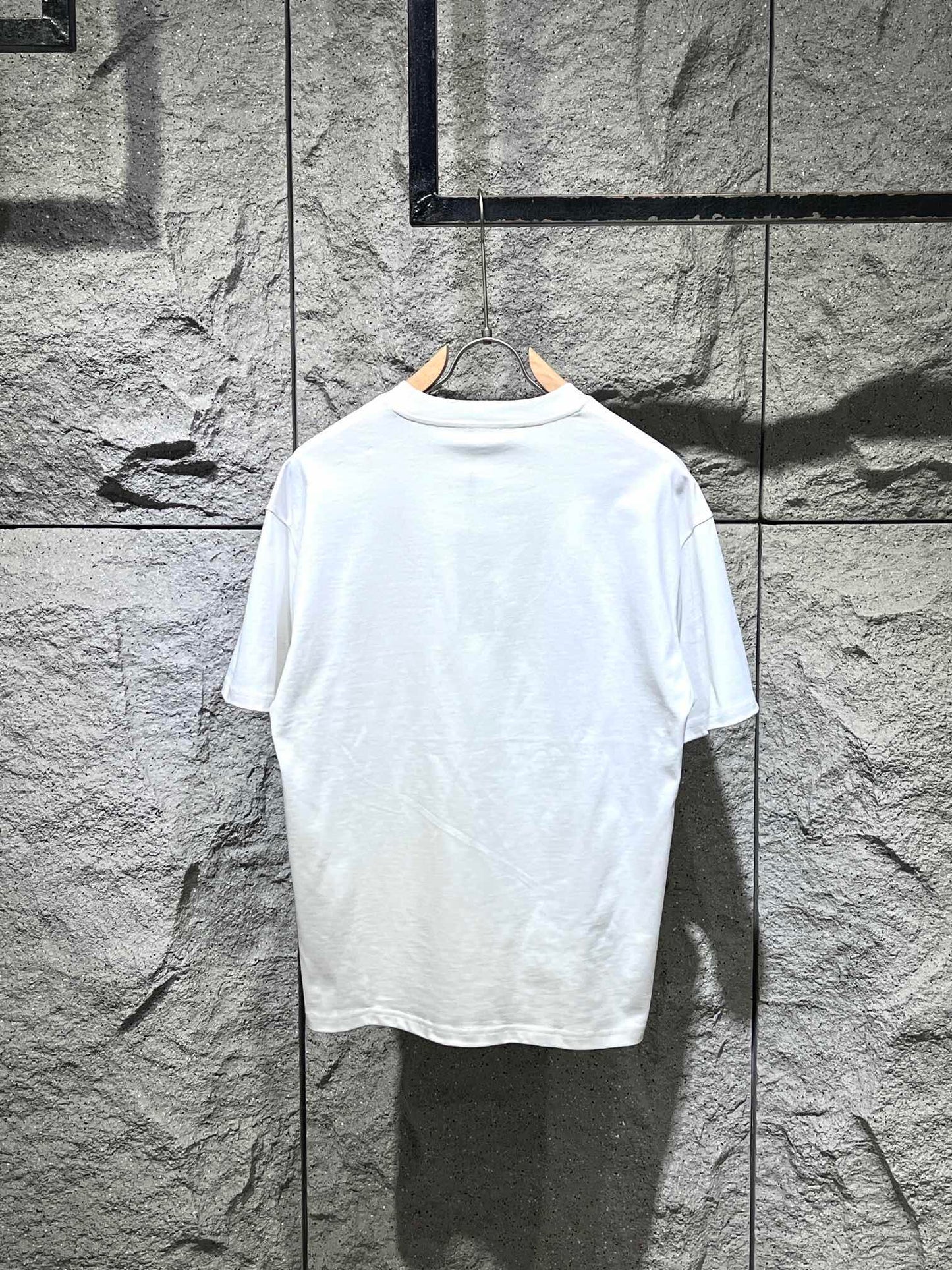 Camiseta bordada holgada