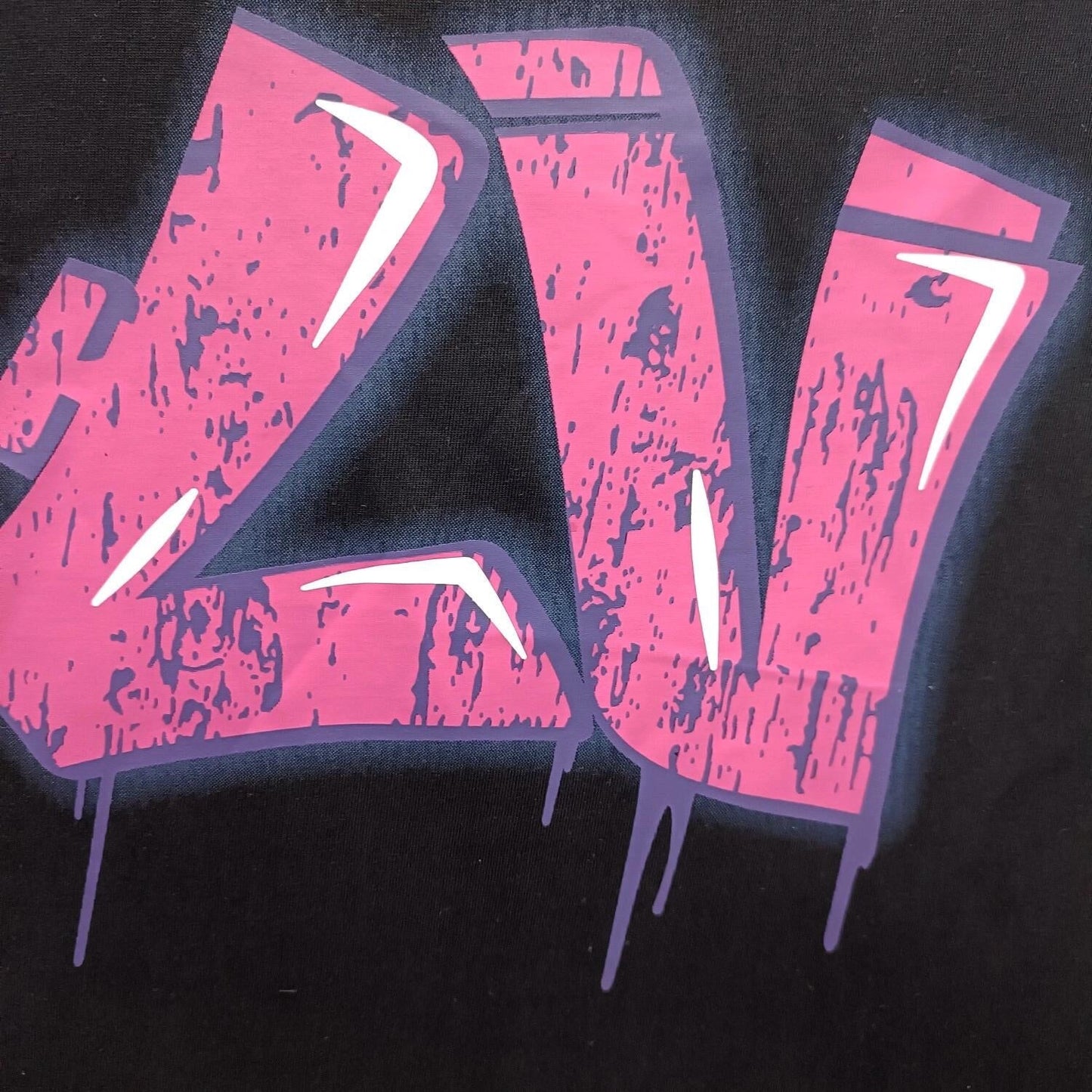 manga corta con estampado de graffiti