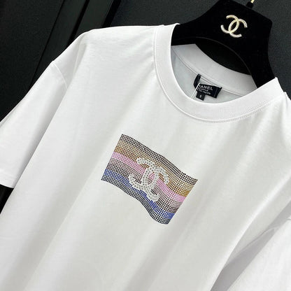 T-shirt court à strass arc-en-ciel