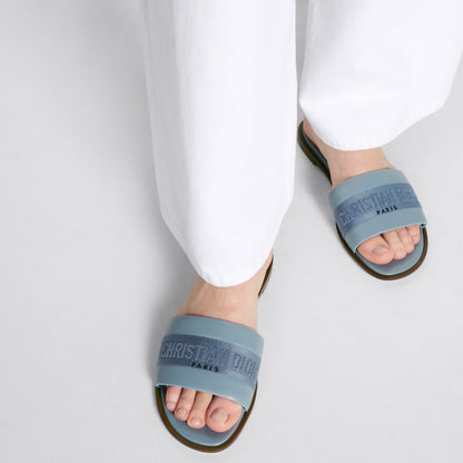 Mules en veau uni et coton brodé