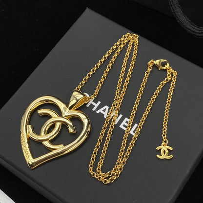 Collar con colgante de corazón grande