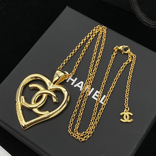 Collar con colgante de corazón grande