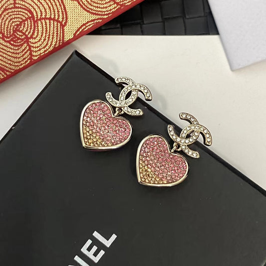 Élégantes boucles d'oreilles cœur en diamant