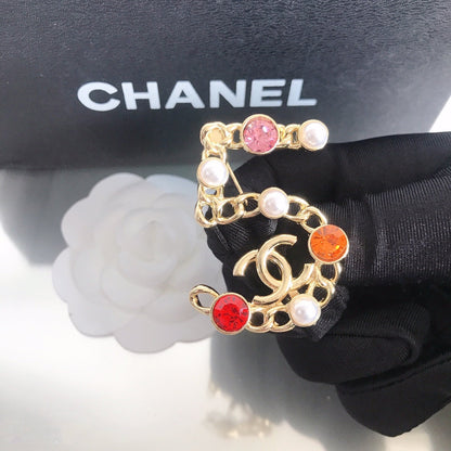 Broche Lucky 5 de perlas y diamantes